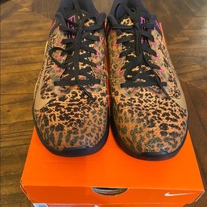 Barely worn Nike size 9 woman’s Metcon 6 shoe